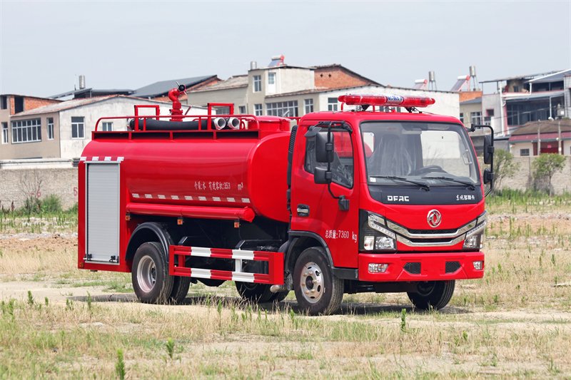🚒 消防车大揭秘：城市里的"红色守护神"到底有多硬核？